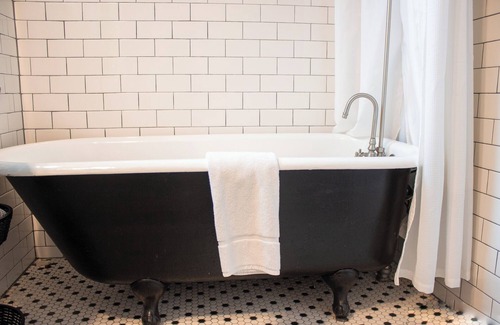 McMinnville Apartment | The Douglas on Third Owner's Suite: Adorable Apartment on Downtown 3rd Street #8
