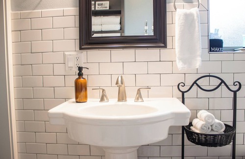 McMinnville Apartment | The Douglas on Third Owner's Suite: Adorable Apartment on Downtown 3rd Street #8