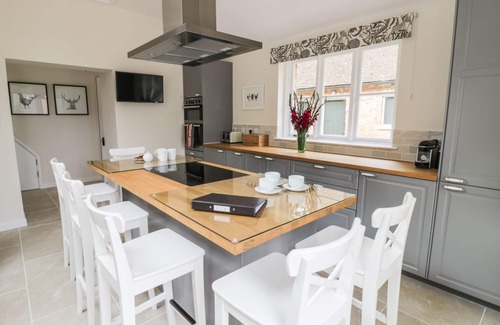 Yelden Cottage | THE DOWER HOUSE, family friendly, with open fire in Sharnbrook