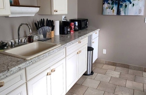 Near Eastside Apartment | The Downtown Apt! 10min from Convention Center