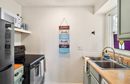 Mount Dora House | The Downtowner Cottage downtown Mt. Dora Location! Location! Location!