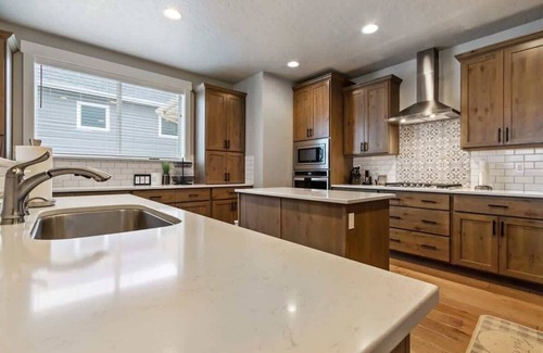 Meridian House | The Dream Home | 5 bedroom | Meridian ID HOT TUB