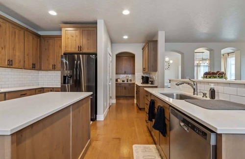 Meridian House | The Dream Home | 5 bedroom | Meridian ID HOT TUB