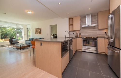 James Bay Condo | The Duet Executive Suite minutes from Victoria Inner Harbour, BC Legislature…