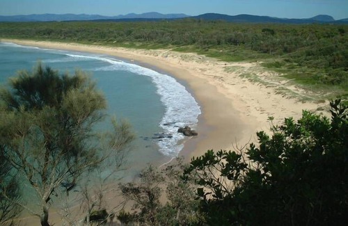 Broulee House | The Dunes, Broulee Beach, Luxury 3 bedroom, 2 bathrooms, linen provided.