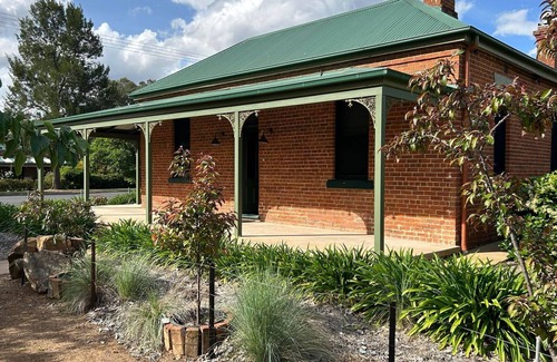Manilla House | The Eagle's Nest - Adventure-Ready 4-Bedroom Holiday Home in Manilla, NSW