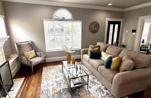 South Central Houston House | The Eagles Retreat