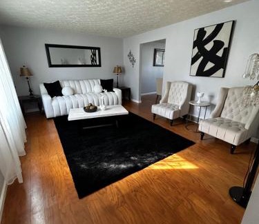 Reynoldsburg House | The Eastside Getaway
