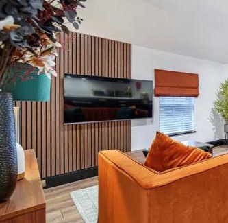 Strabane Apartment | The Eden Loft: A Stylish Retreat