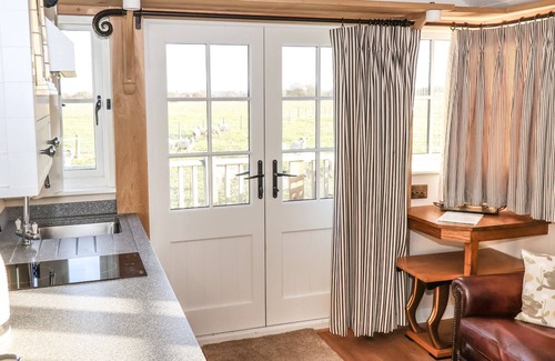 Ryther Cottage | THE EGYPTOLOGIST, romantic, with a garden in Tadcaster