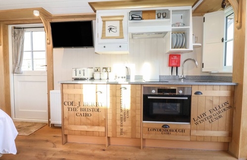 Ryther Cottage | THE EGYPTOLOGIST, romantic, with a garden in Tadcaster