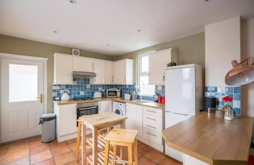 Grangetown Apartment | The Ella Fitzgerald - Modern, Central 2 BD flat.