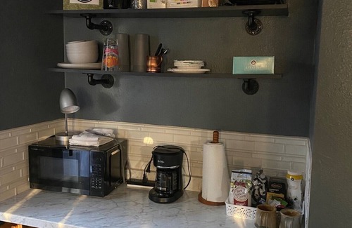 Sarasota Apartment | The Empty Nest is Sweet Private Suite, 15 minutes to everything.