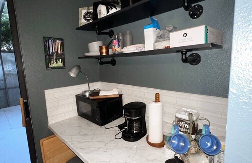 Sarasota Apartment | The Empty Nest is Sweet Private Suite, 15 minutes to everything.