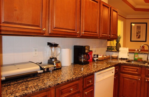 Cedar Grove House | The Enchanted Retreat (2) Luxury Home with Suite's and Jacuzzi