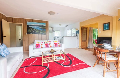 Lake Tarawera House | The Enclave | Walk to the Lake + Lake Views!