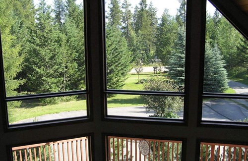 East Kootenay Bed & Breakfast | The End Of The Road B&B - Cranbrook, British Columbia - Breakfast included - Queen Room with Forest View (Unit 2)
