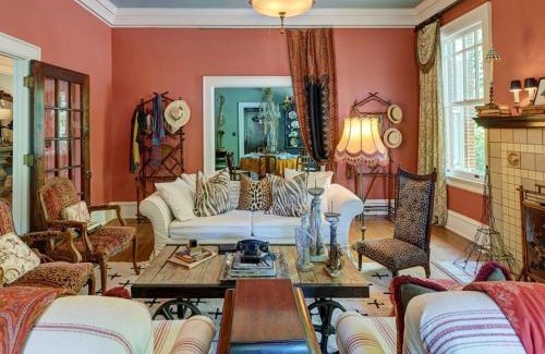 Waxahachie Bed & Breakfast | The English Merchant's Inn
