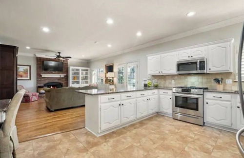South Tulsa House | The Erie Home: Warm and Spacious in South Tulsa
