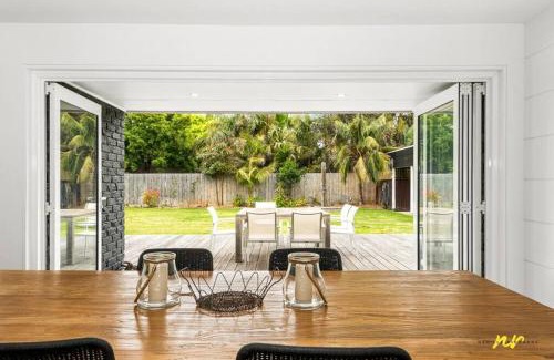 Indented Head House | The Esplanade Indented Heads- Beach front, Luxury, Sleeps 8, Spacious, Aircon, Heating,