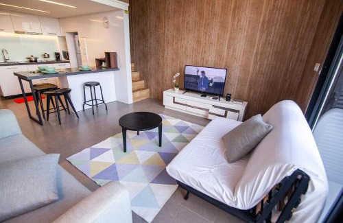 Brickfields Apartment | The Establishment KL Sentral Bangsar by Plush