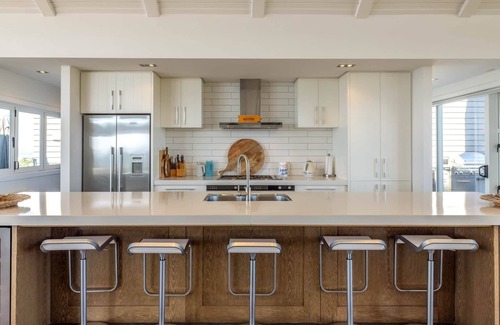 Oneroa House | THE ESTATE | Coast & Country | WINTER DEAL - Stay for 3, Pay for 2