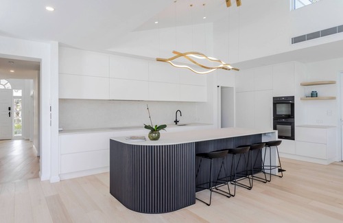 Hyde Park House | The Estate - Luxury Pool Escape, Sleeps 10