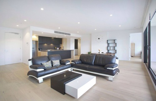Port Melbourne Apartment | The Evelyn Port Melbourne by Ready Set Stay - WIFI, linen, towels, brand new