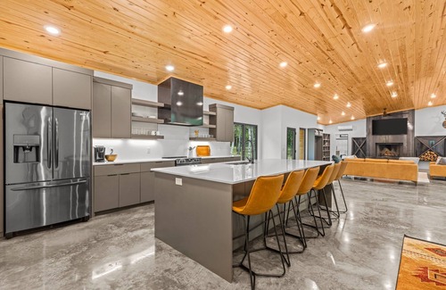 Elkins House | The Evergreen- A Private Luxury White River Cabin