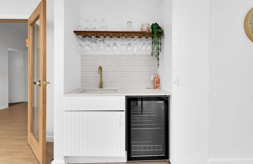 Rosebud House | The Family Beachside Escape by Ready Set Stay- HOUSE - pool, full linen
