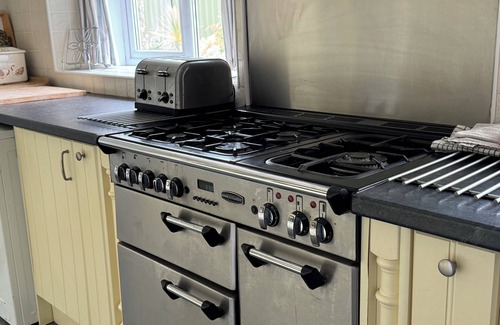 Cardigan Cottage | THE FARMHOUSE, family friendly in Newport, Pembrokeshire