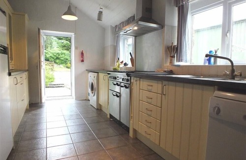 Cardigan Cottage | THE FARMHOUSE, family friendly in Newport, Pembrokeshire