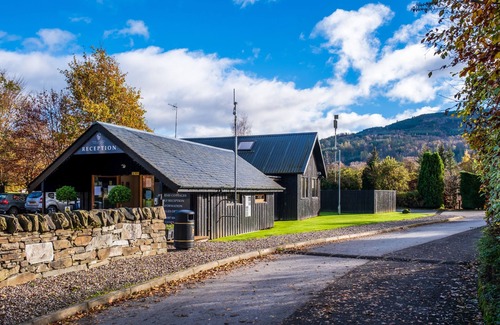 Kenmore Cottage | The Farmhouse - sleeps 12 guests in 6 bedrooms