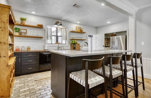 Brenham House | The Farmhouse at Fable Farm, 15 mins to Round Top!