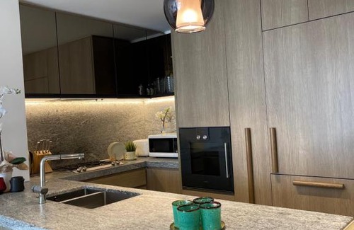 Melbourne Apartment | The Fawkner Apartment Bay-view pool/Gym Free Parking