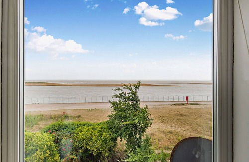 Felixstowe House | The Ferry Cottage - Three Bedroom House, Sleeps 6