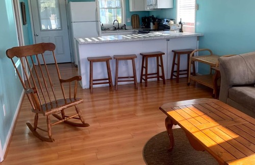 McCutcheon Field Cottage | “The Fishbowl” - The Perfect Surf City Intimate Beach Cottage!