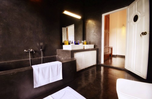 Galagedara Hotel | The Flame Tree Estate & Hotel