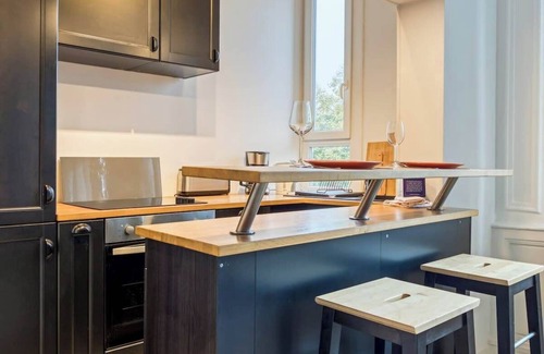 Coteaux Ouest Apartment | The Flaubert: accommodation with parking in the heart of the city center