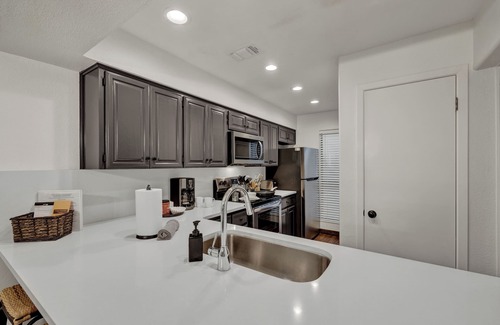 New Braunfels Condo | THE FLOAT INN 7 RIVER CONDO, Next to SCHLITTERBAHN.