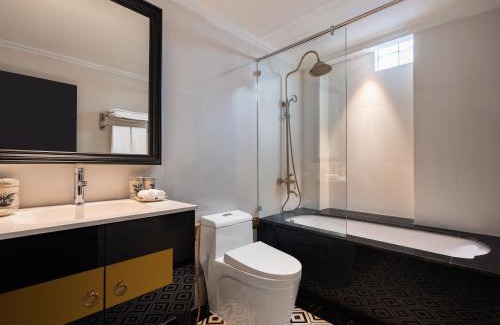Ba Dinh Hotel | The Flower Boutique Hotel & Travel