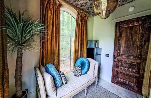 Cullman House | “The Flying Carpet” Moroccan Treehouse