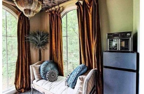 Cullman House | “The Flying Carpet” Moroccan Treehouse