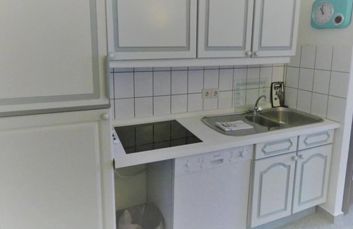 Bramfeld Apartment | The friendly 1-room apartment no. 5 in our apartment house Haldesdorfer Straße is located to the side of the building.