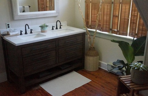 Canadensis Bed & Breakfast | The Frogtown Inn