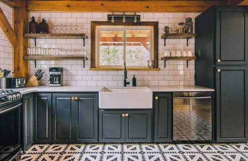 Frontenac Cabin | The Frontenac: A Lakeside Cabin Retreat with Sauna