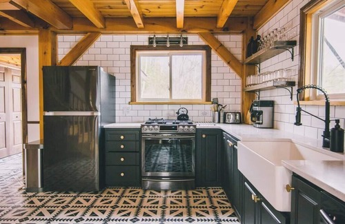 Frontenac Cabin | The Frontenac: A Lakeside Cabin Retreat with Sauna