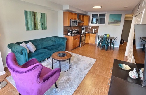 Chinatown Apartment | The Funky 2bd Apartment next to the convention center and reading terminal.