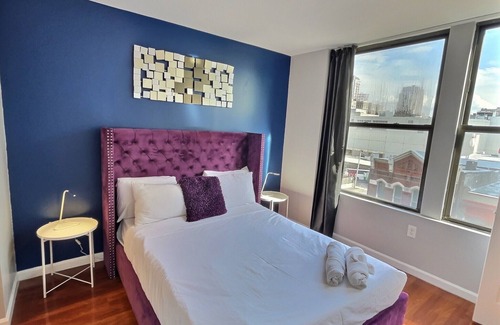 Chinatown Apartment | The Funky 2bd Apartment next to the convention center and reading terminal.