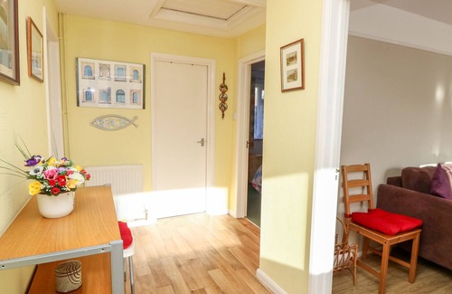Brading Cottage | THE FURLONGS, family friendly, with a garden in Brading